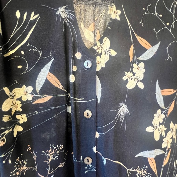 NWT Dark Navy Floral top - Picture 8 of 8